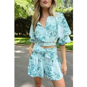Vestique 2 Piece Set — Short Sleeve Tie Back Top & Shorts in Blue / Green Floral